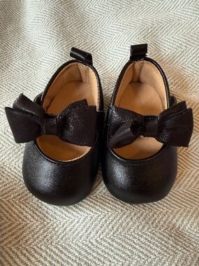 Cat & Jack Black Bow Baby Shoes